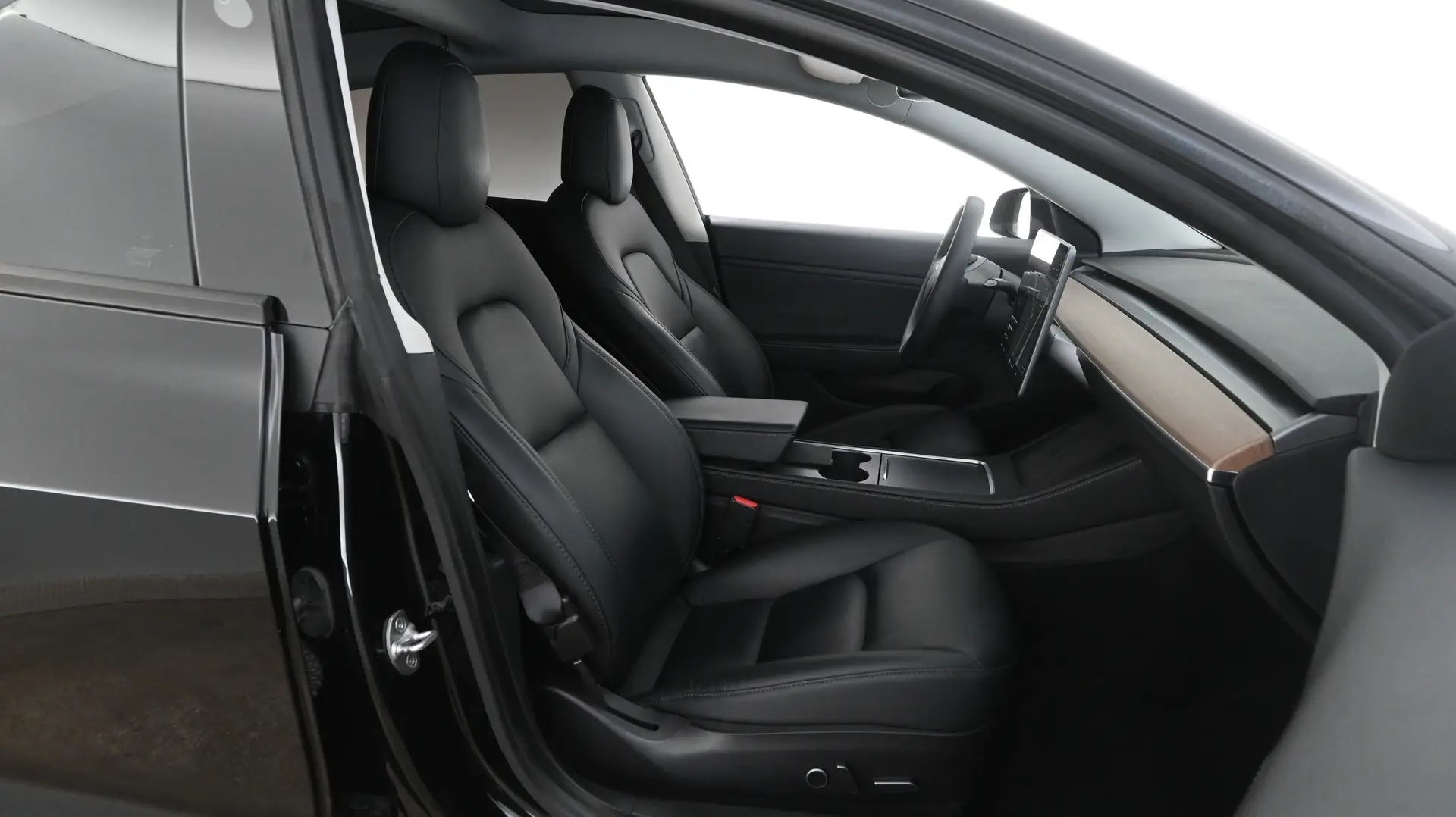 Car Image - bOziGw7ZeOhS8h8B1x1Bv