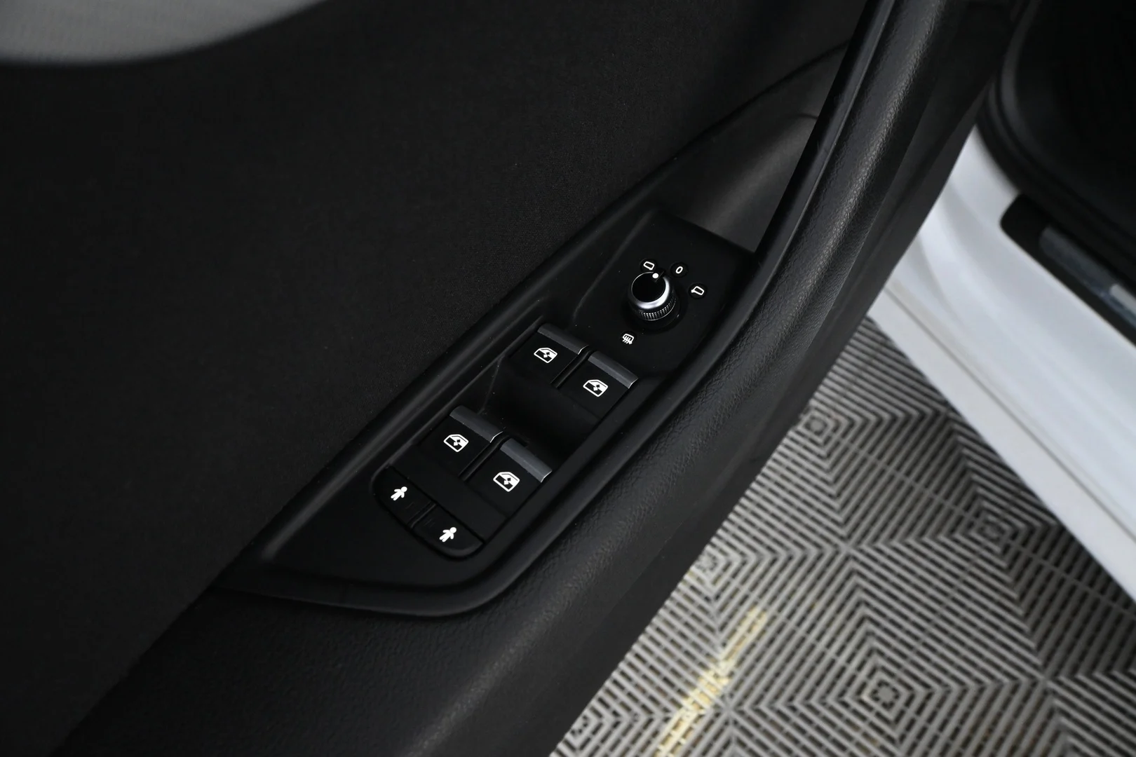 Car Image - 7twznAdUxZgCRUqnhZ42wA