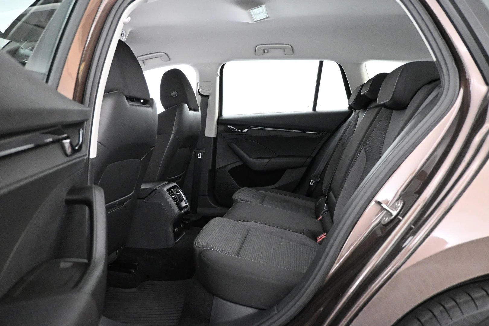 Car Image - 4BZGOxvqYwAVfkIxujPiR6