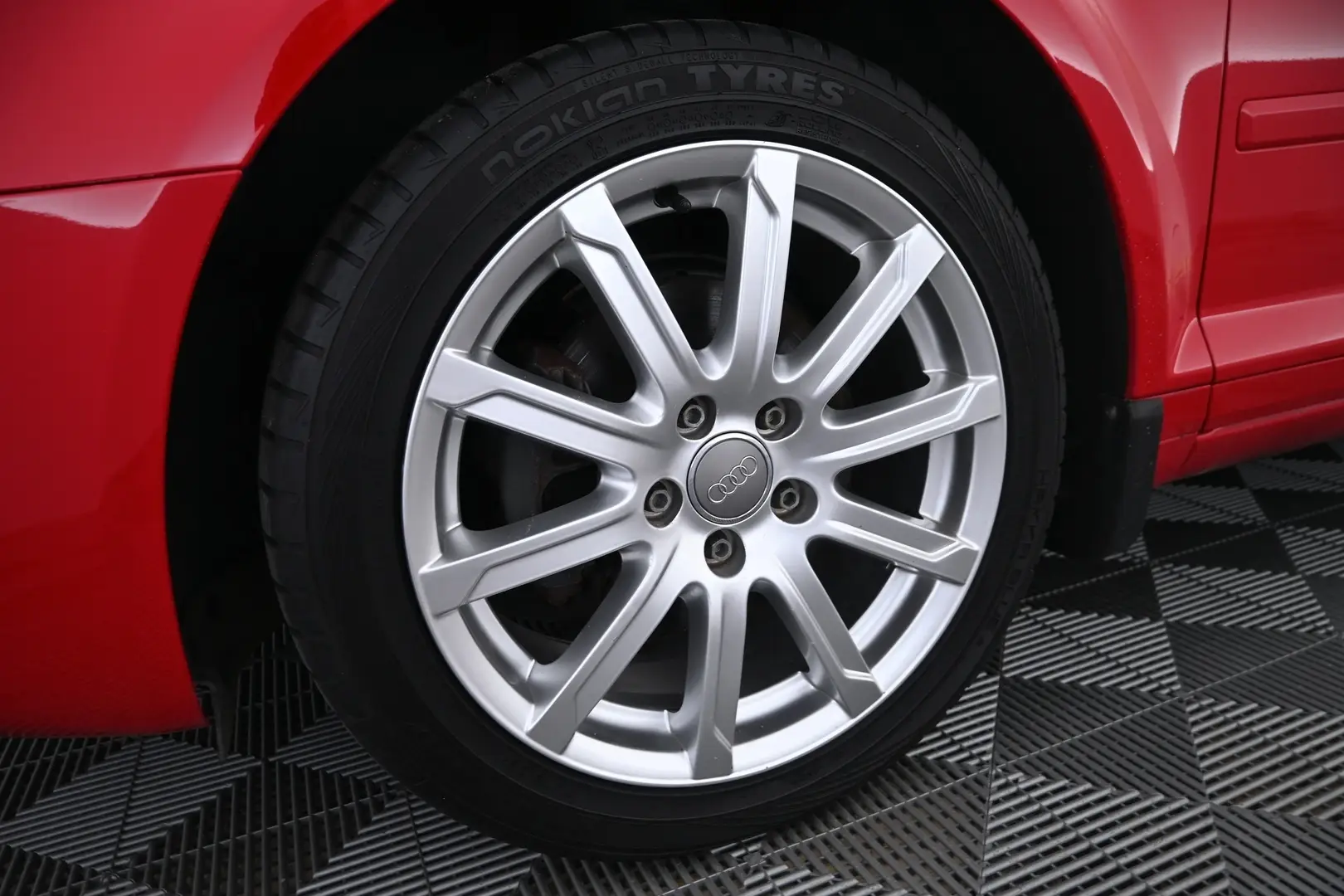 Car Image - 6jxFVkybdVqfKRMfFfi2I7