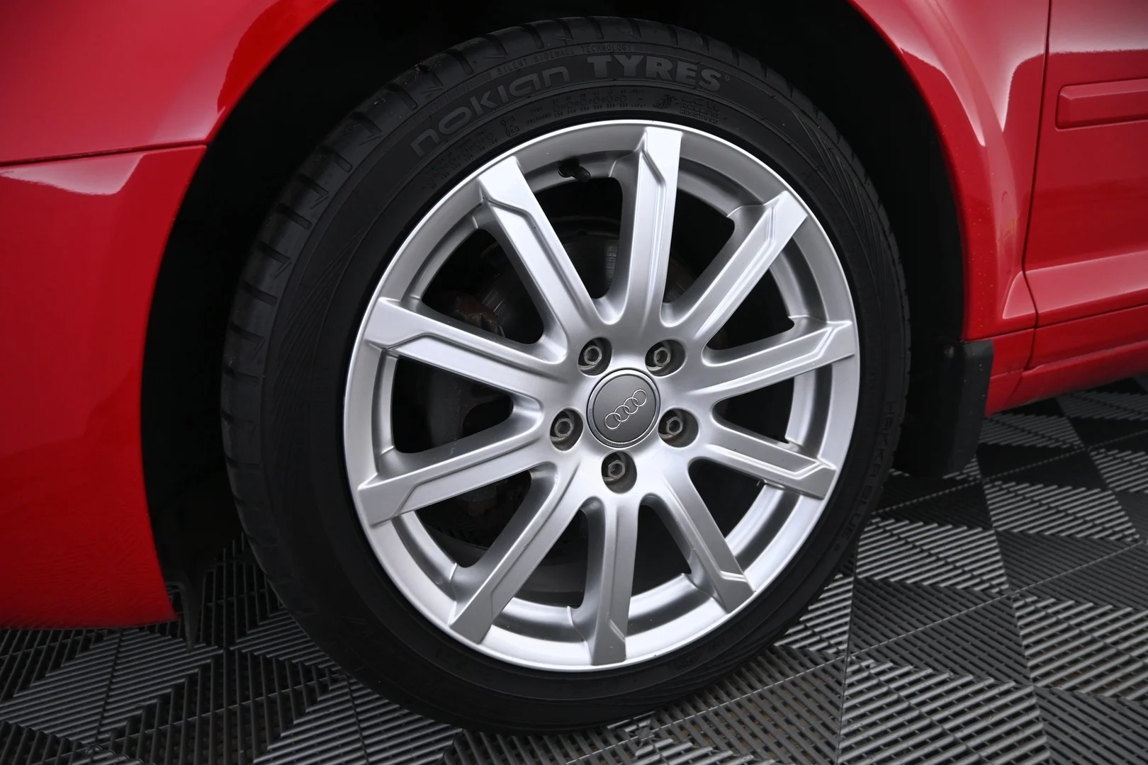 Car Image - 6jxFVkybdVqfKRMfFfi2I7