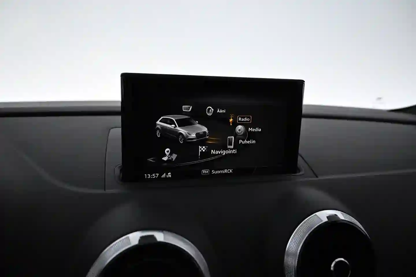 Car Image - Dhq3VjHE156xrsckq7XfK