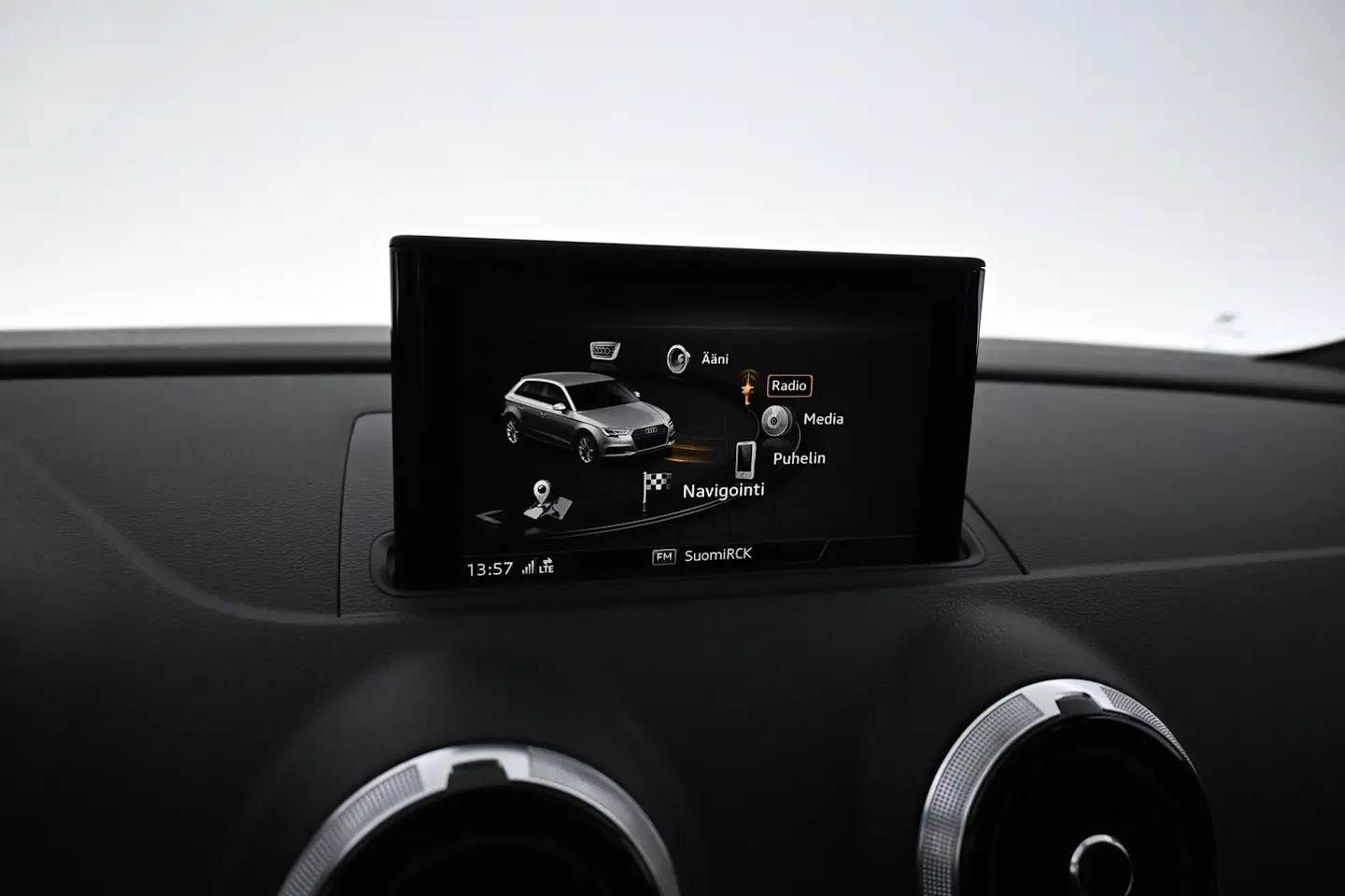 Car Image - Dhq3VjHE156xrsckq7XfK