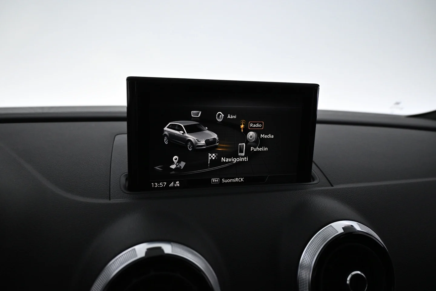 Car Image - Dhq3VjHE156xrsckq7XfK
