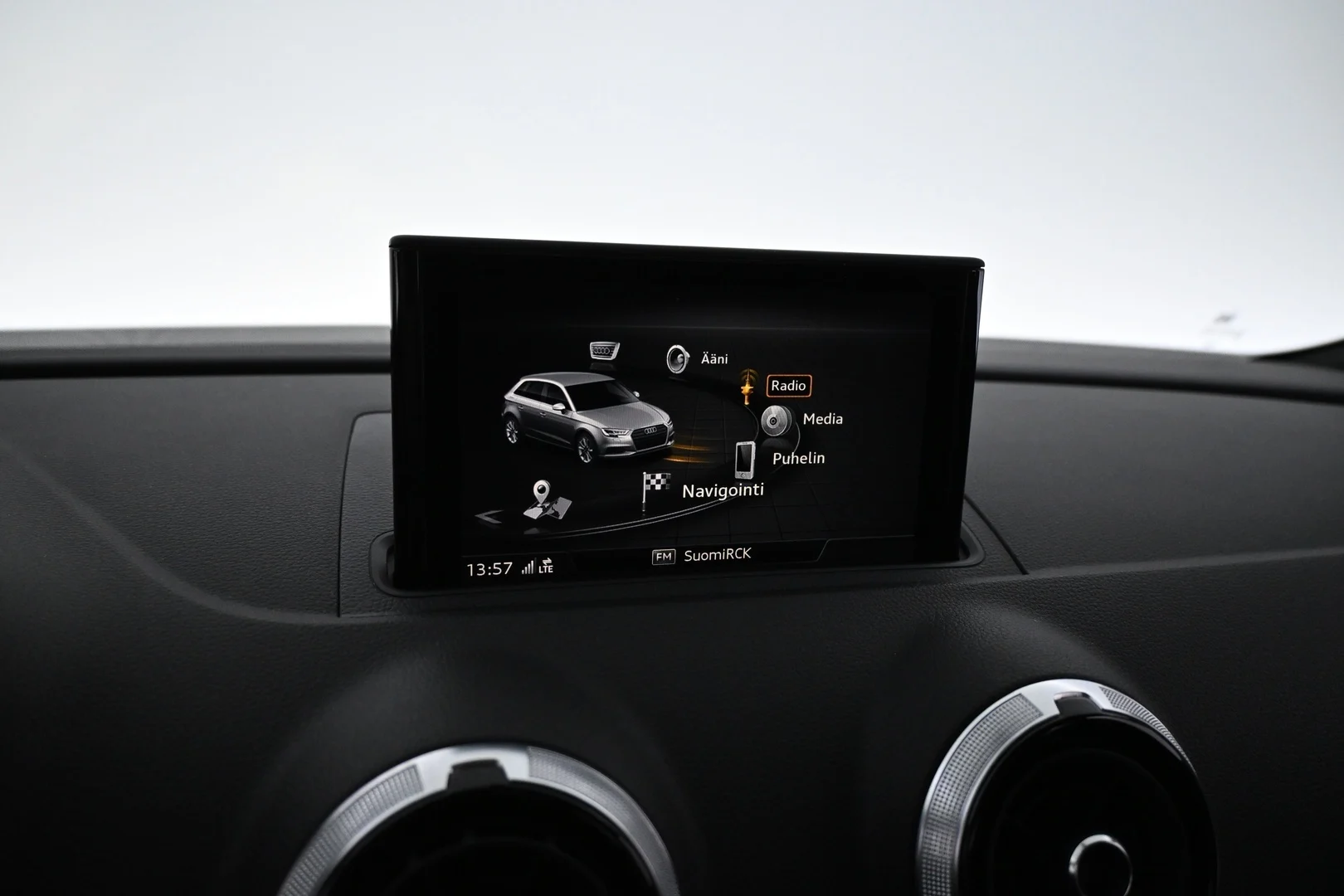 Car Image - Dhq3VjHE156xrsckq7XfK
