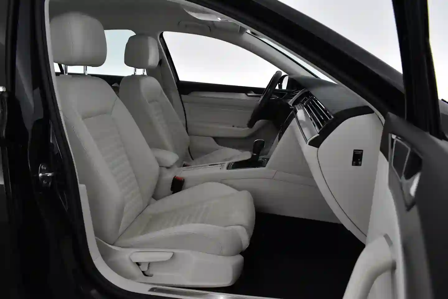 Car Image - 2WUqjJxNvNTb2IpkZjJCW4