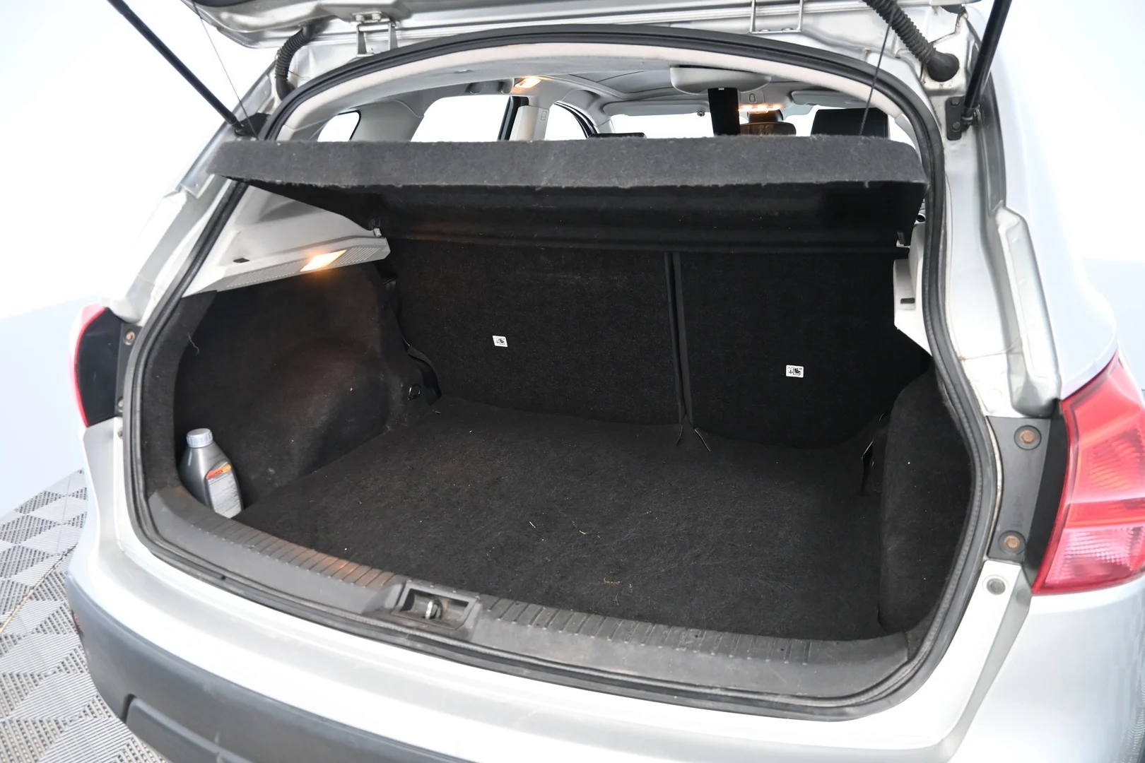 Car Image - 2Bsew2jqtqbWZfE7LiIGzj