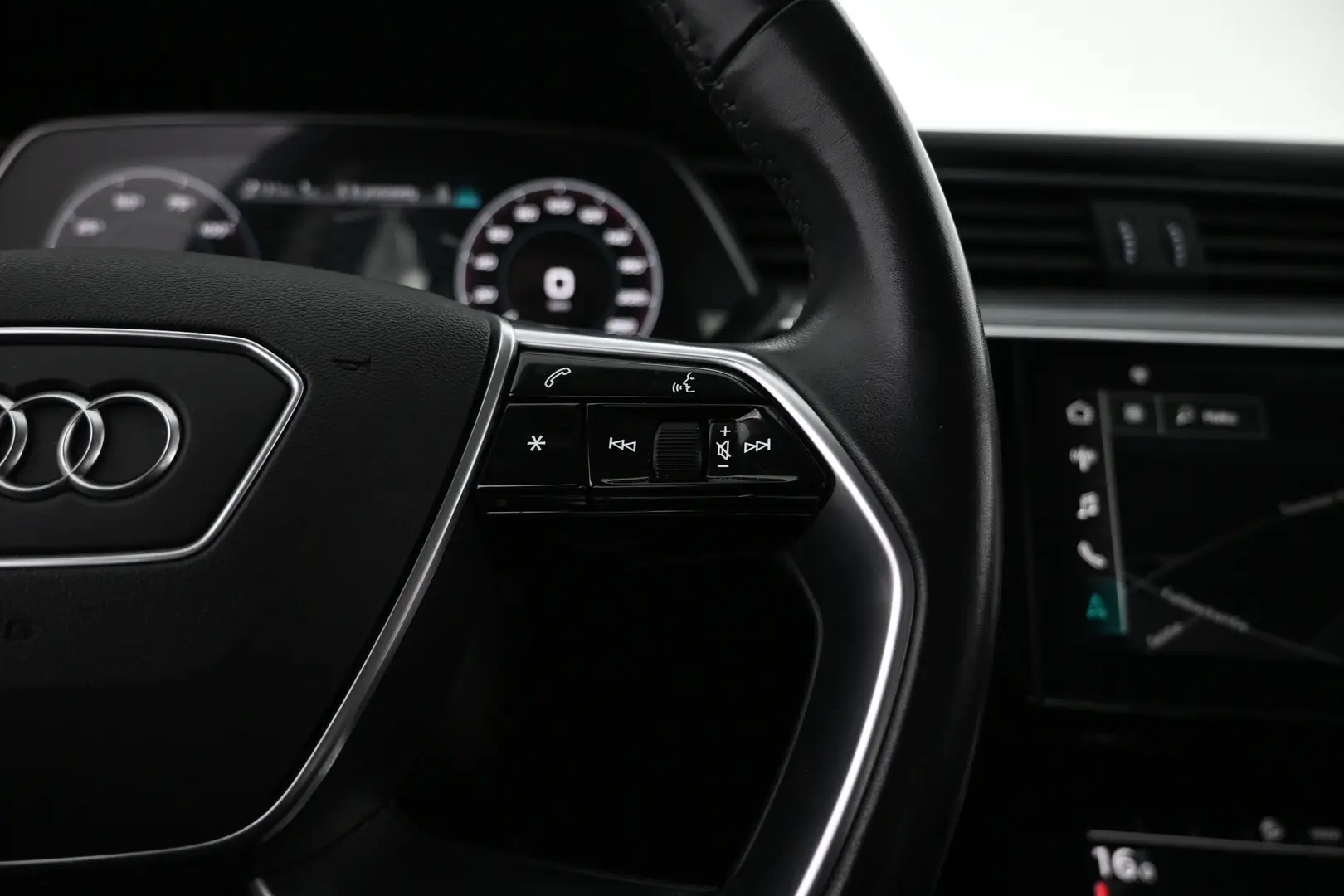 Car Image - 6llDr0O4cYsOYegXKb1o3O