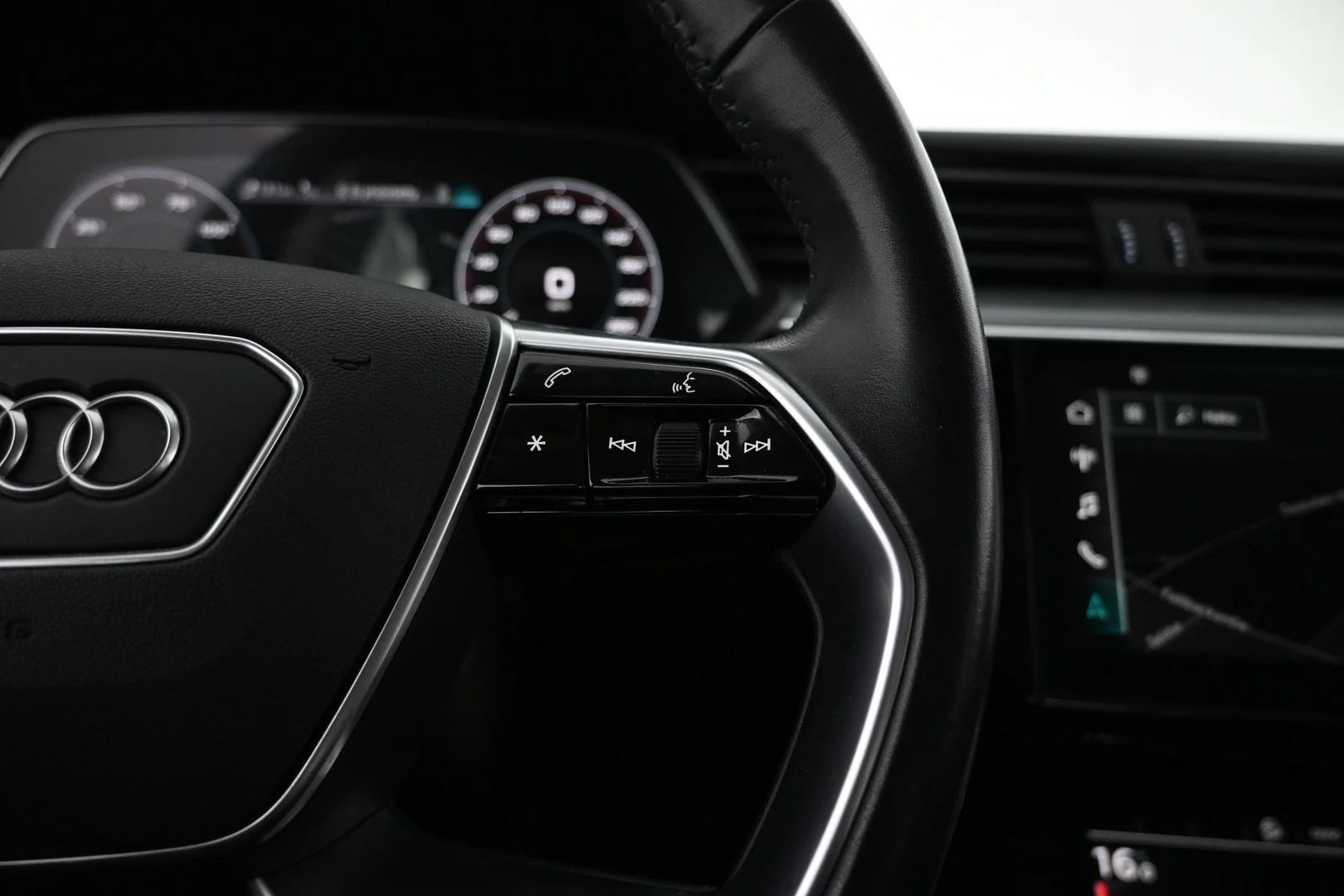 Car Image - 6llDr0O4cYsOYegXKb1o3O