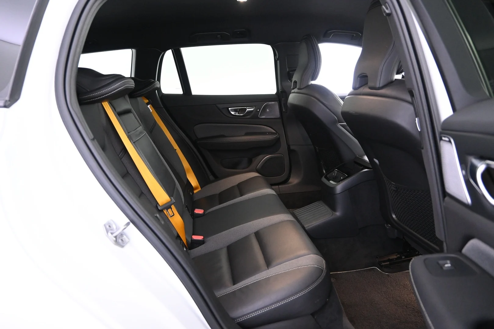 Car Image - 3bzAmxaplGNzHkvYxAyWv3