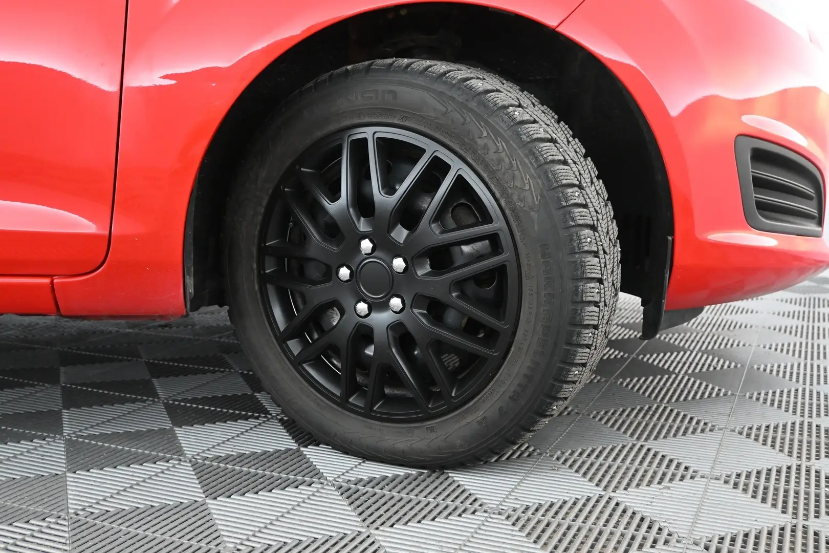 Car Image - 2010BCGeybzqKZFQK4cAA4