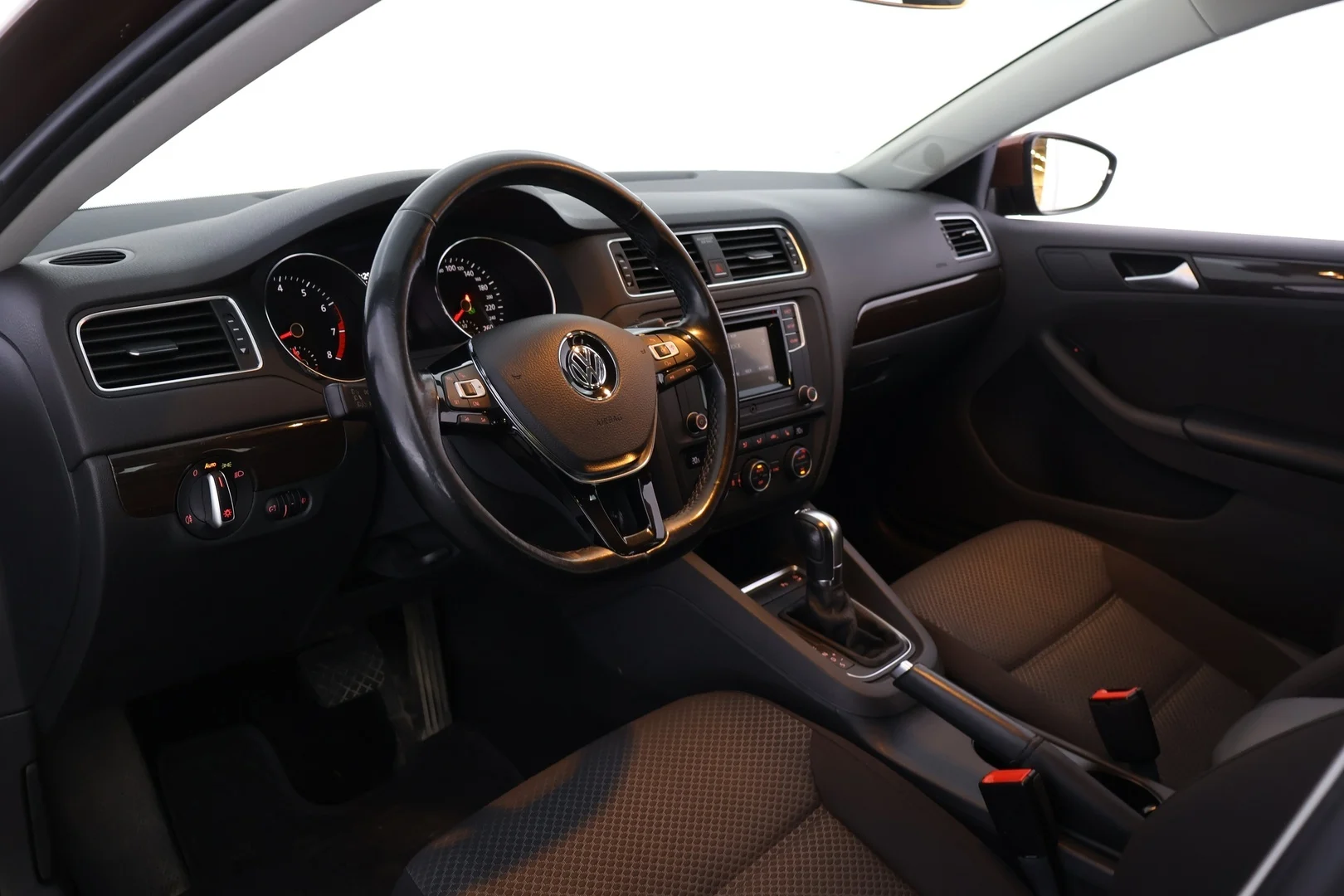 Car Image - 1Rumr1hICCzzyBZOV8z7J1