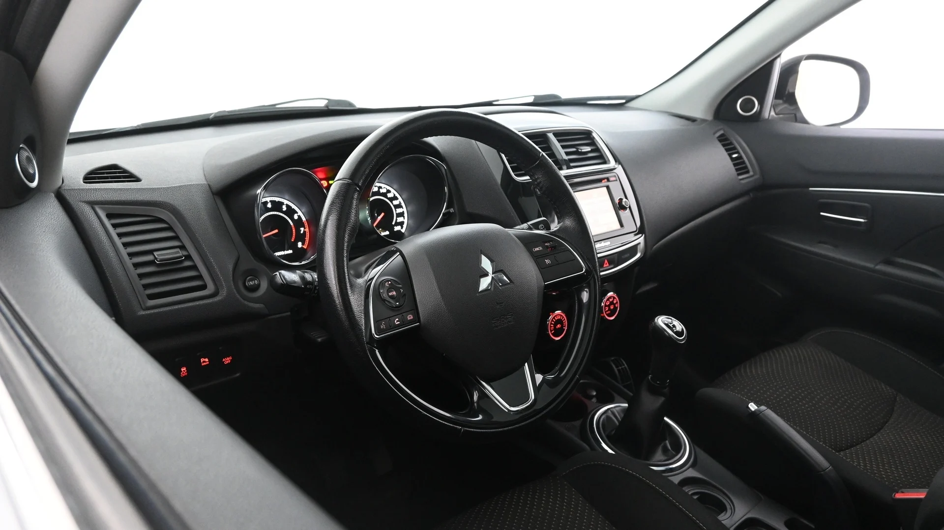 Car Image - 5YEMU0e9jd5psxnrfriFVr