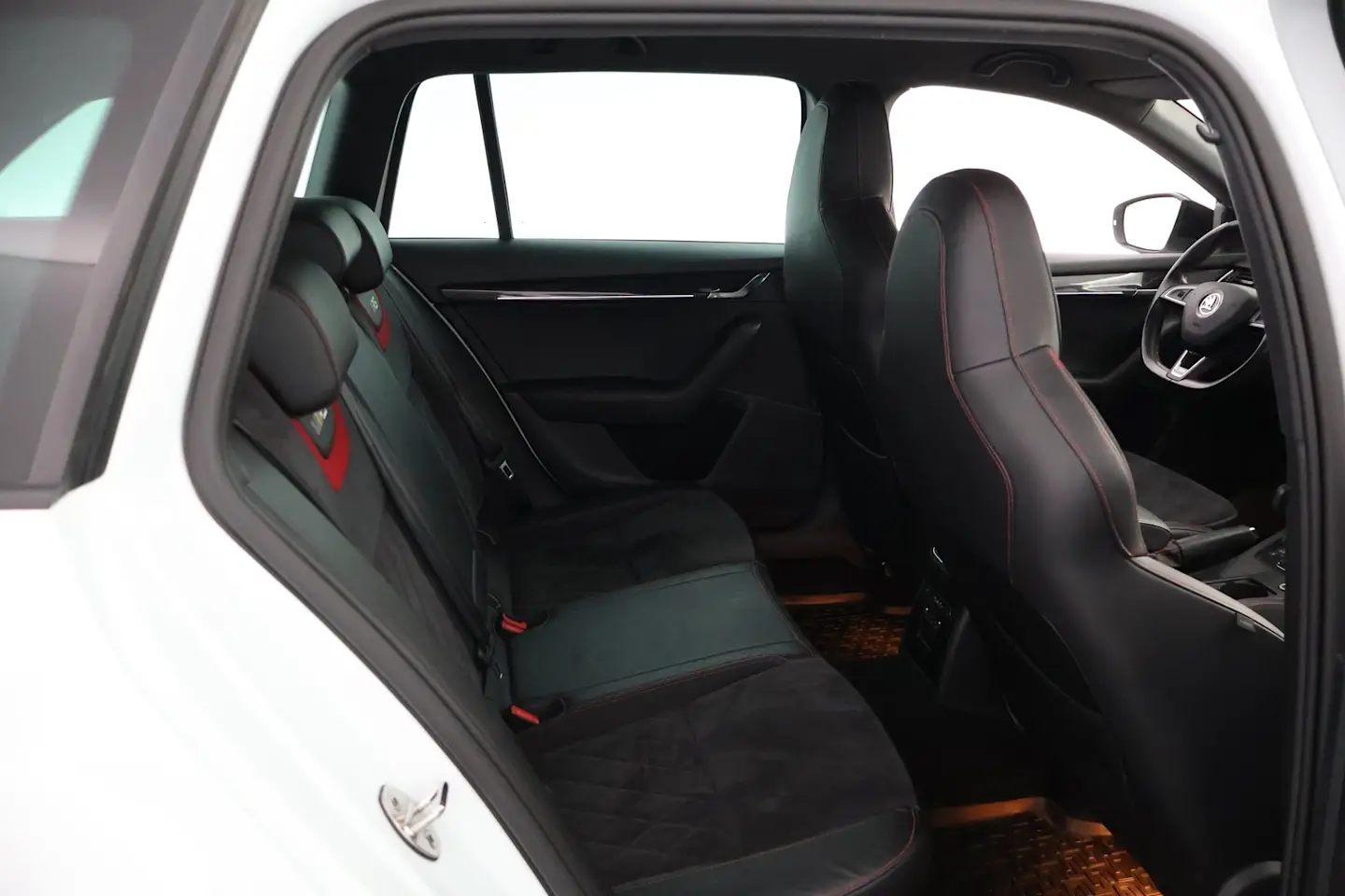 Car Image - MPrRYnI2XczWXDxOfvNVT