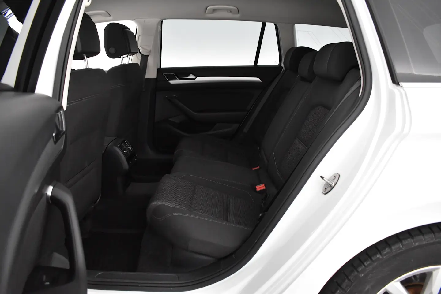 Car Image - xeNeqONuDRp5BkaNrEHwR