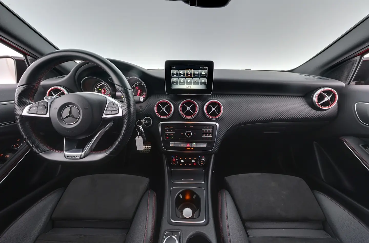 Car Image - 1V4PlShomUam9lazwkzcId