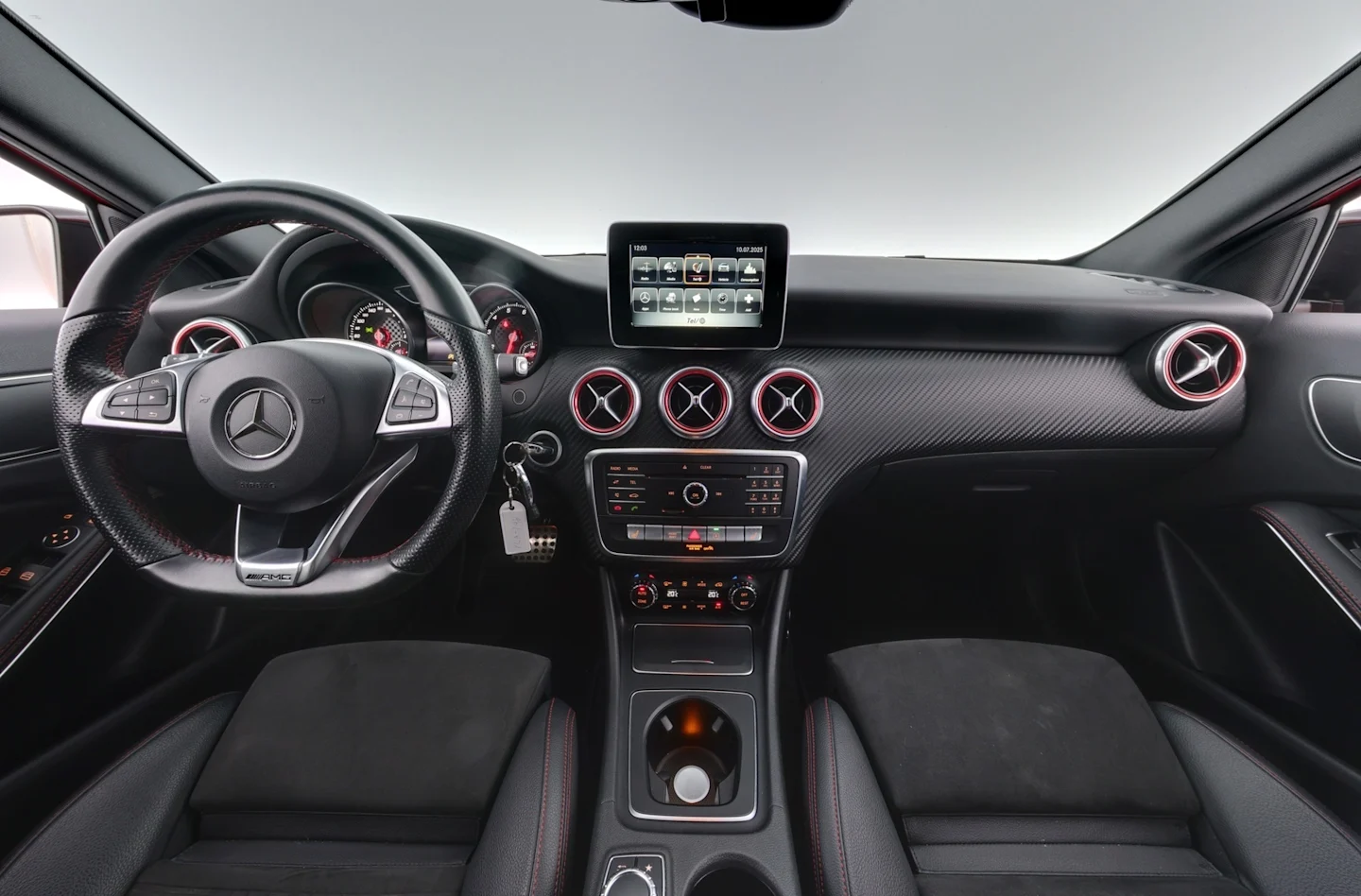 Car Image - 1V4PlShomUam9lazwkzcId