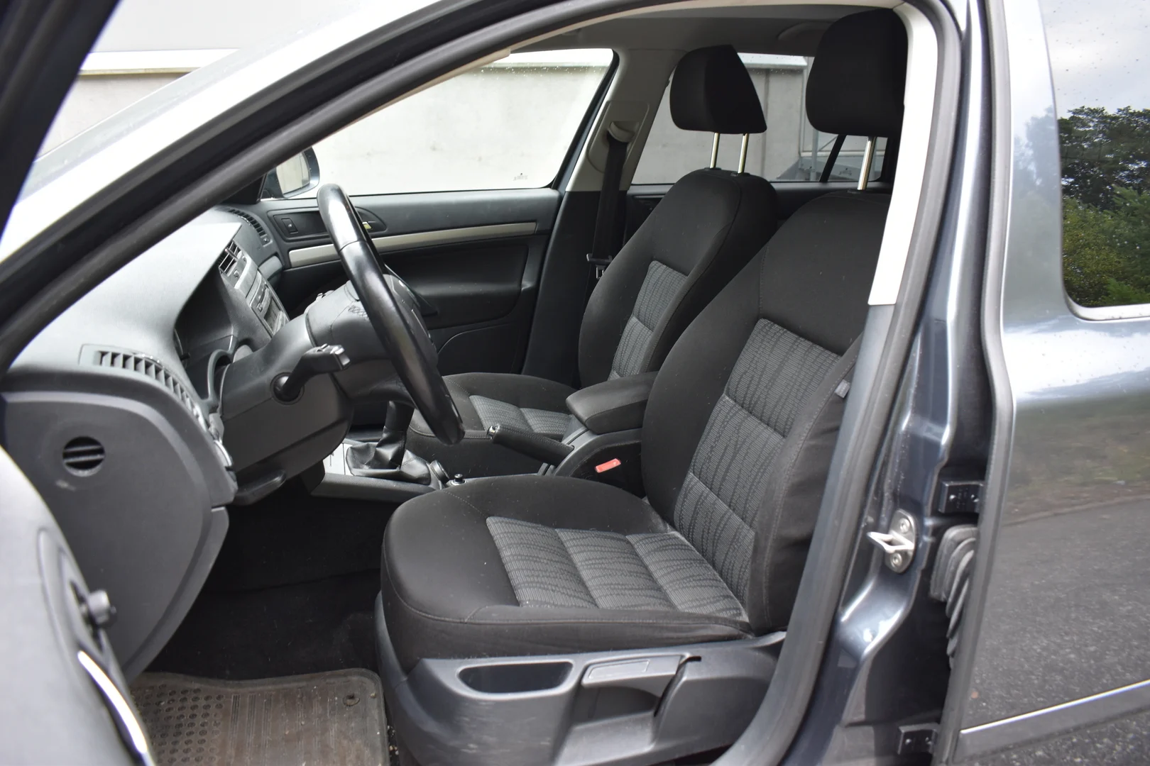 Car Image - Jjg6W4bJaENVyo9Zb6gX4