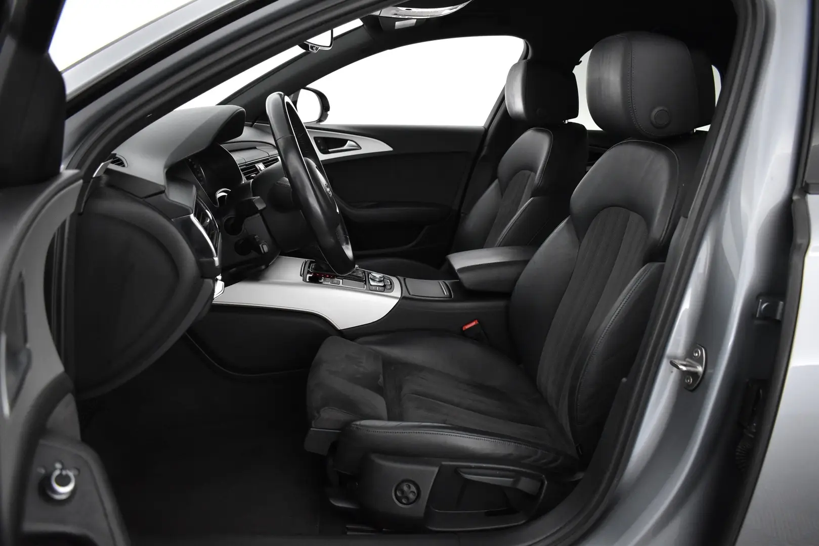 Car Image - 4kBumoMXvPpxLyhN7wTDbZ