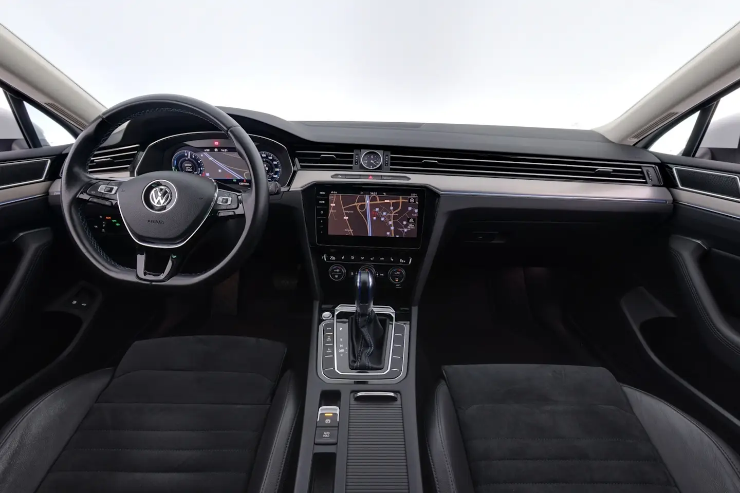 Car Image - CBLQ5gAoPwpCgIDHMj8a9