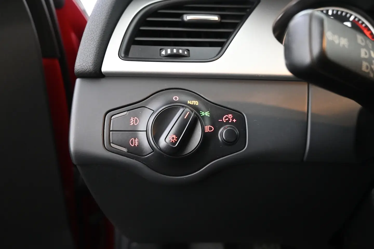 Car Image - 7ATfijNbJRFlU8J0Os5QL8