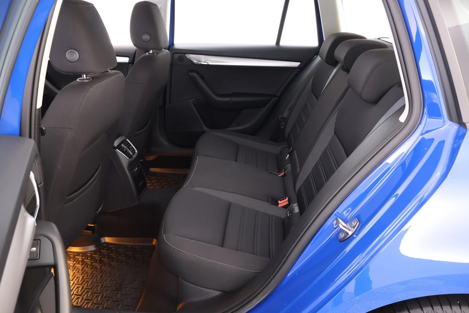 Car Image - 4mv3Q1yeTFqBVsqpX577kL