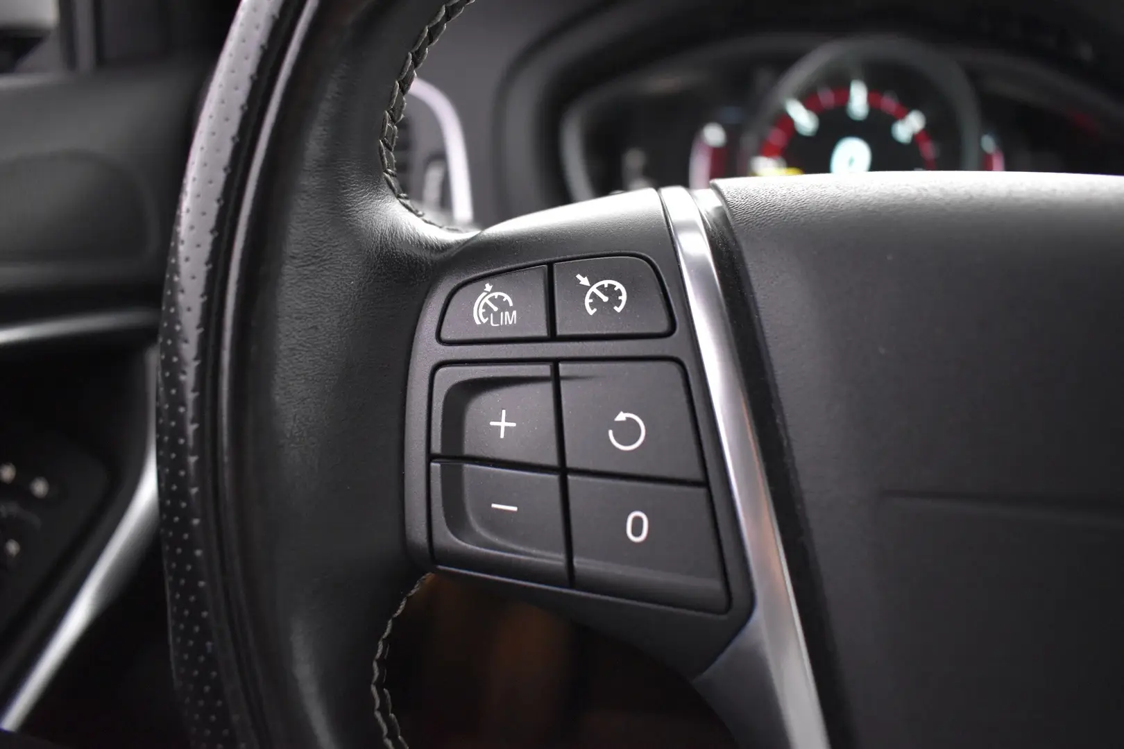Car Image - 74BR59D8G00Vw0O4zobgDe