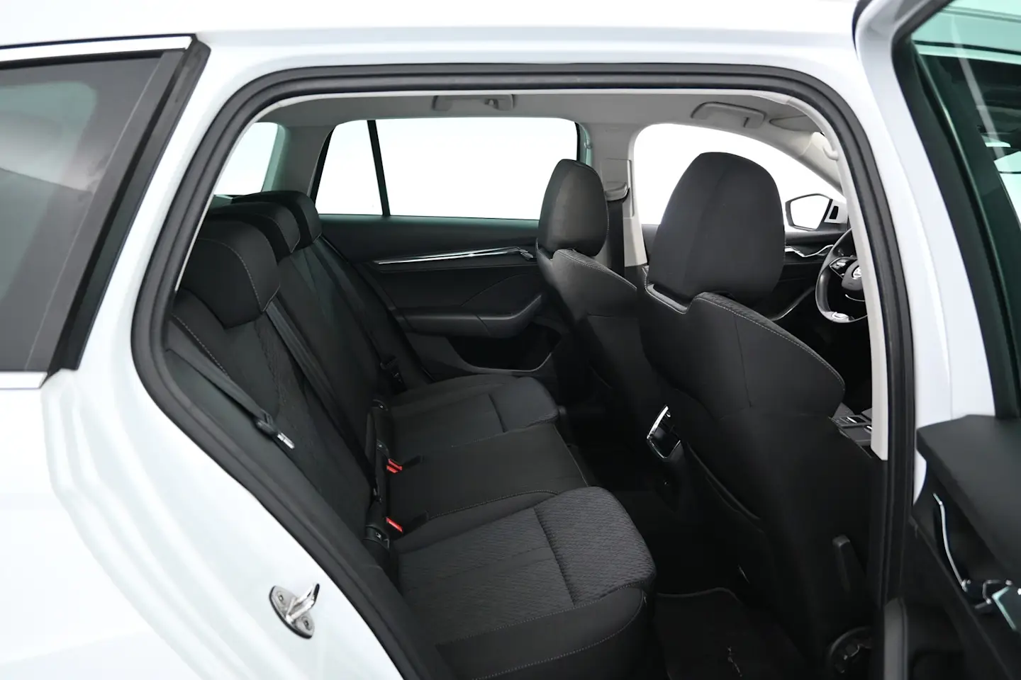 Car Image - 5b2CJeKYIk4LmXH8Wr7WYG