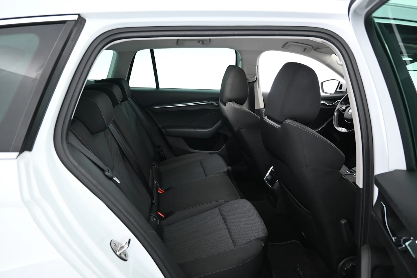 Car Image - 5b2CJeKYIk4LmXH8Wr7WYG