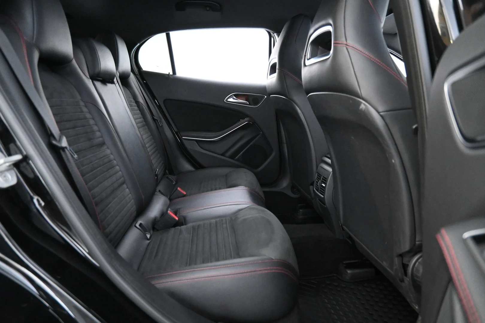 Car Image - 2uBU0KIcKFXFwSIt7KT4S6
