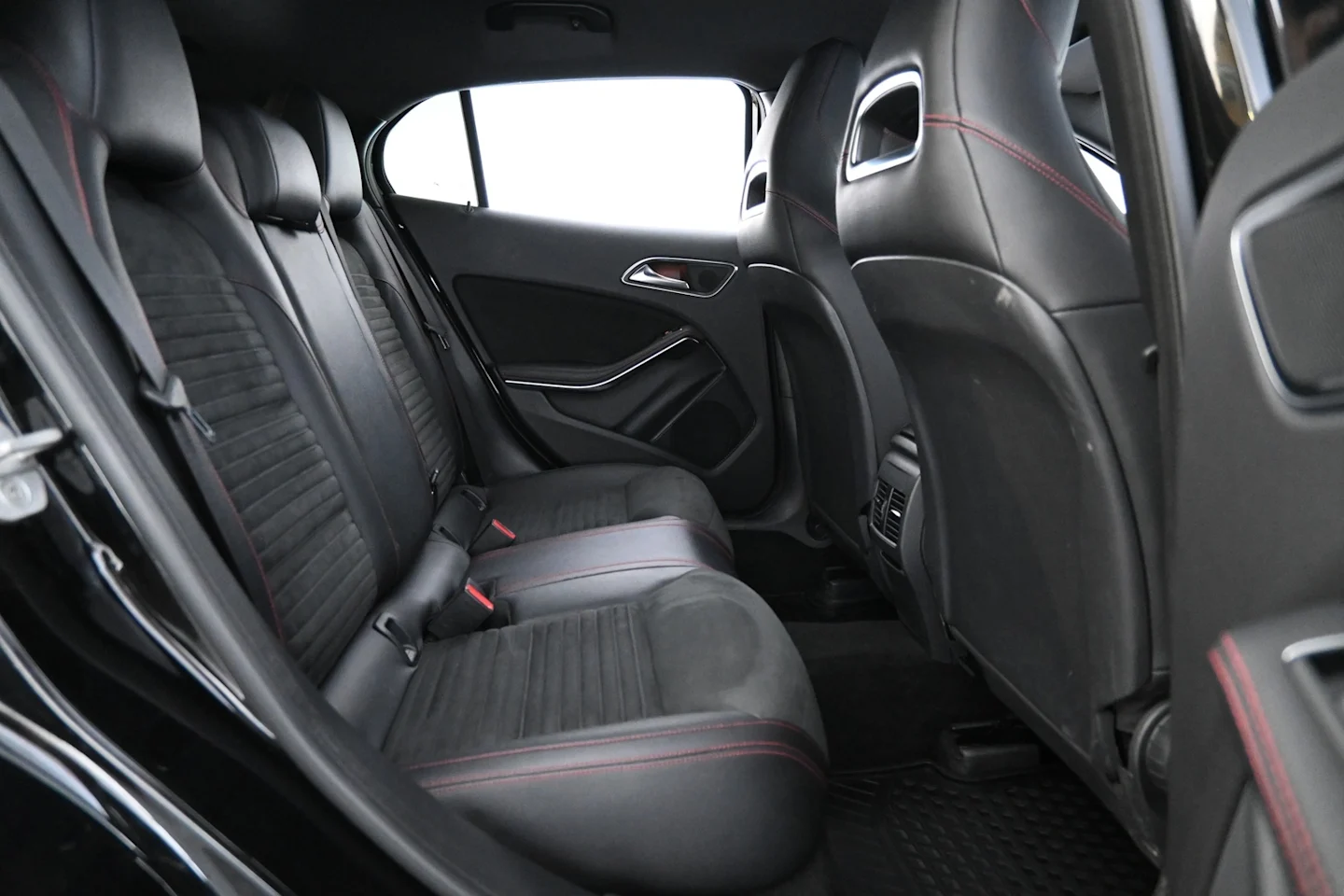 Car Image - 2uBU0KIcKFXFwSIt7KT4S6
