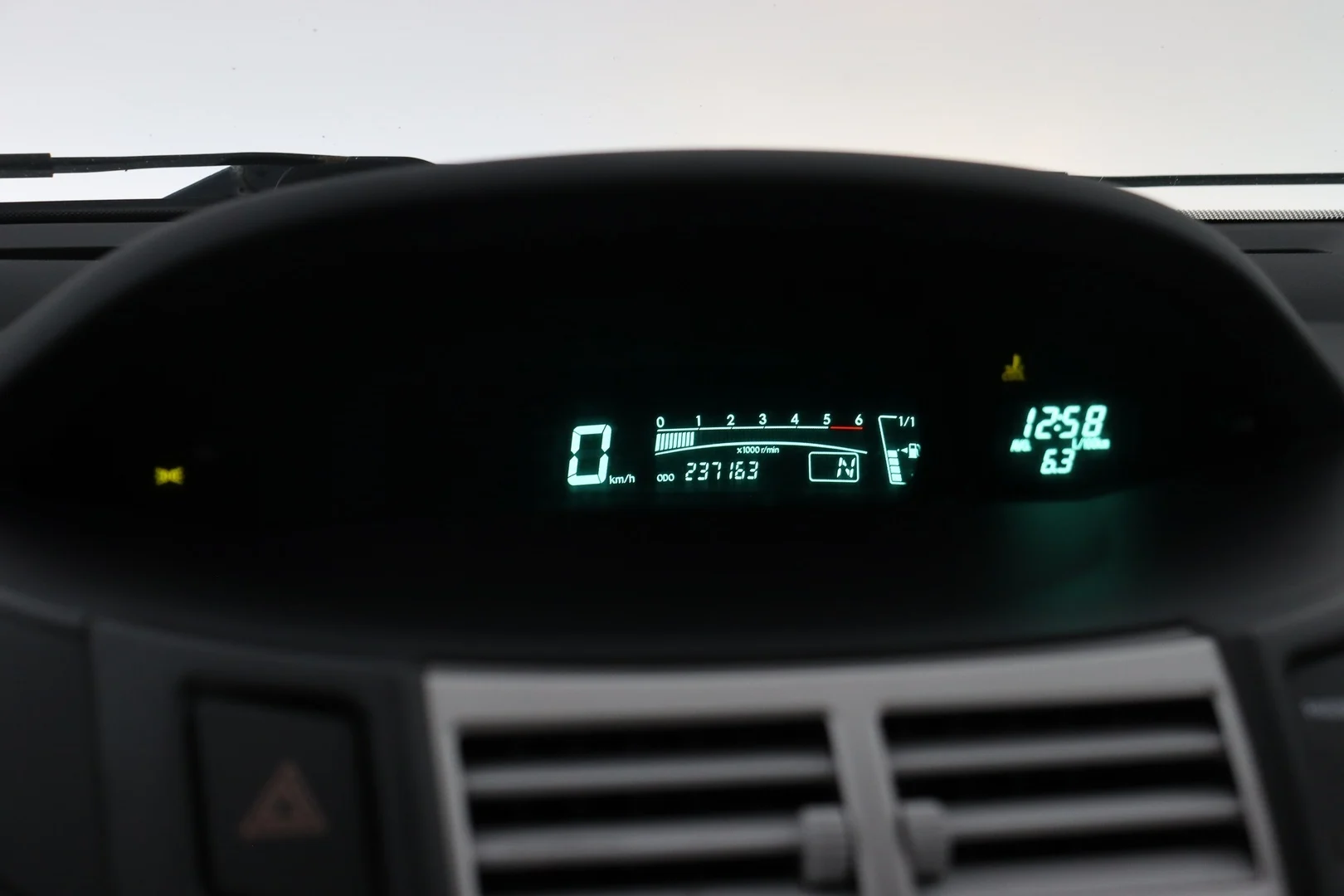 Car Image - 01HWWn6xYUt7cYNBoKXdXM