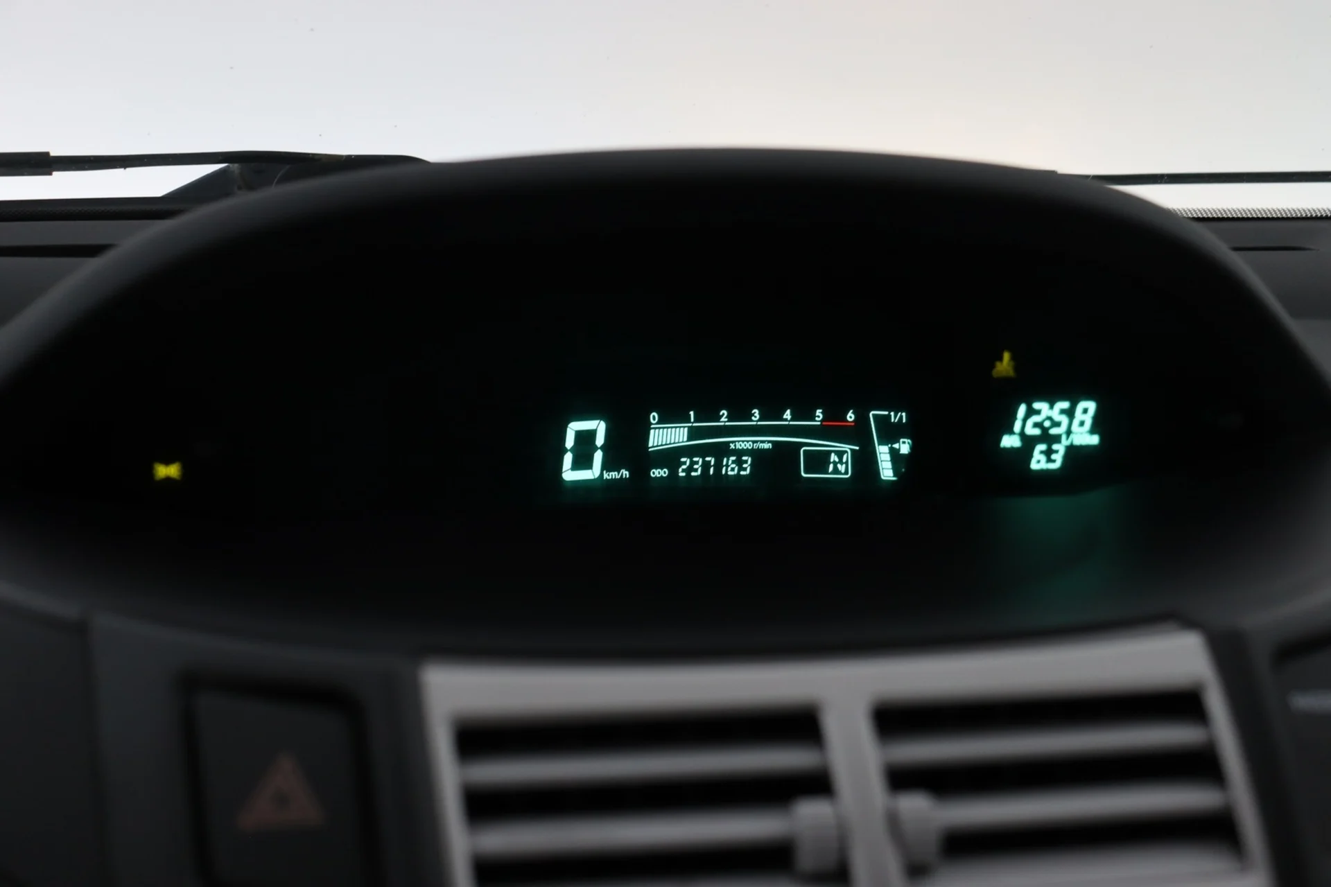 Car Image - 01HWWn6xYUt7cYNBoKXdXM