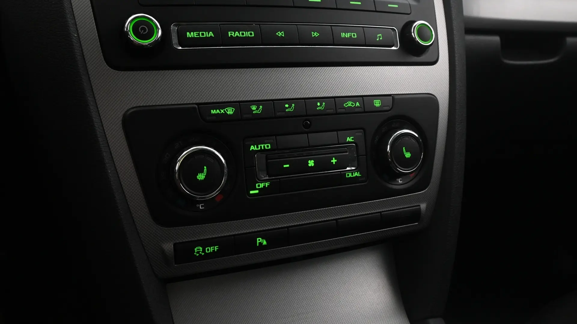 Car Image - 6msjWjLb3S19u5WtiUzpVm