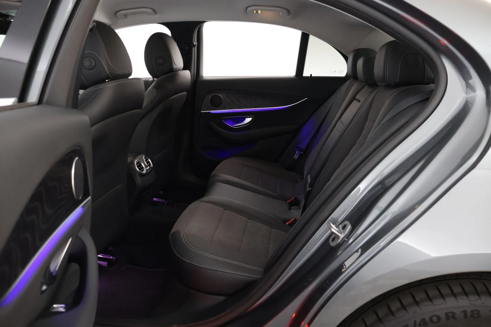 Car Image - 6dsheD4qdf7r1SccRR8xbn