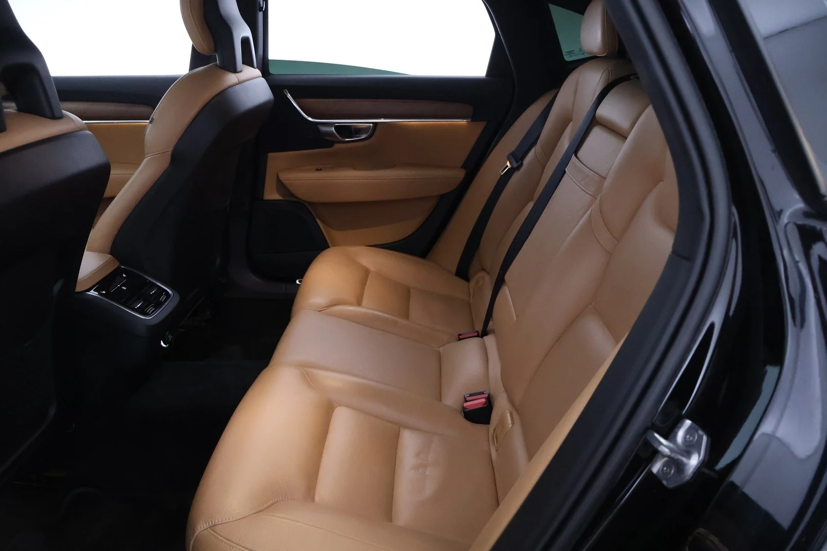 Car Image - 7fzjhR6SFswqB1RvdfoIaX
