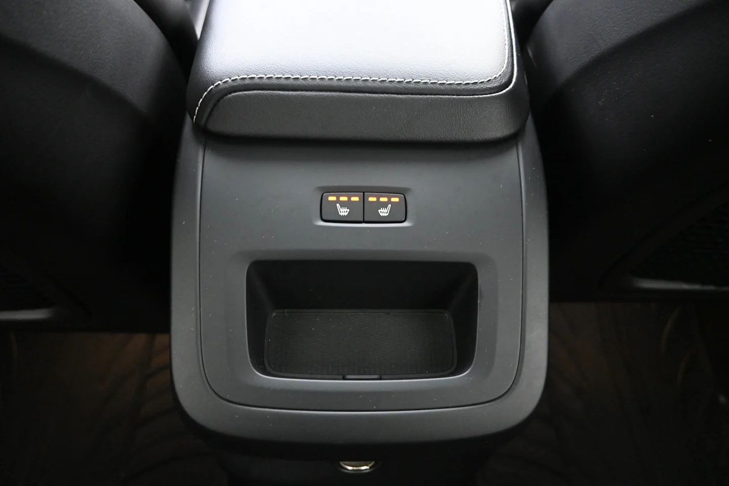 Car Image - 2yzWV51XqvpmKeDQhAbJEq