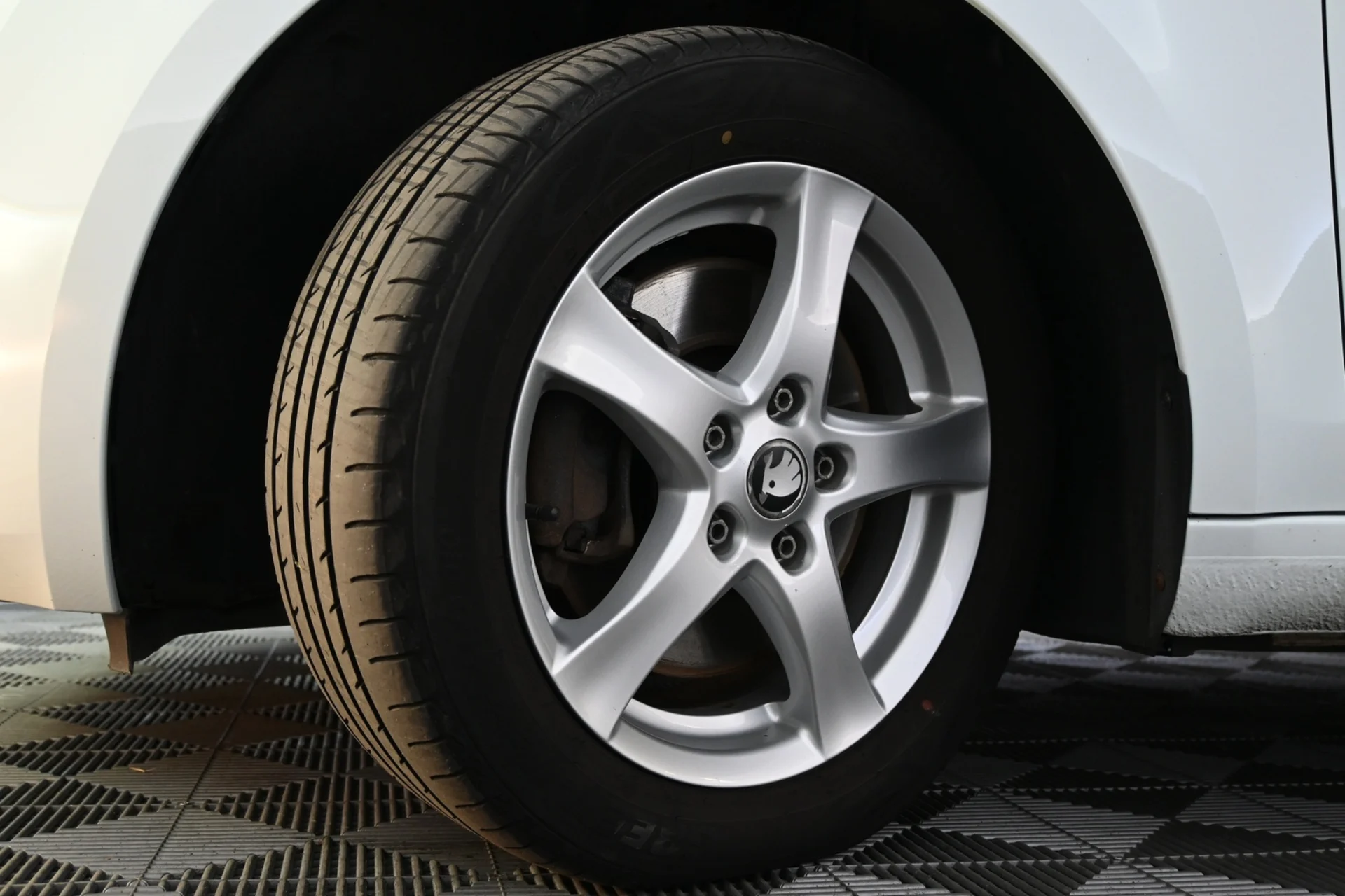 Car Image - 1jaP6xBsMjWsJrsdlBps6S