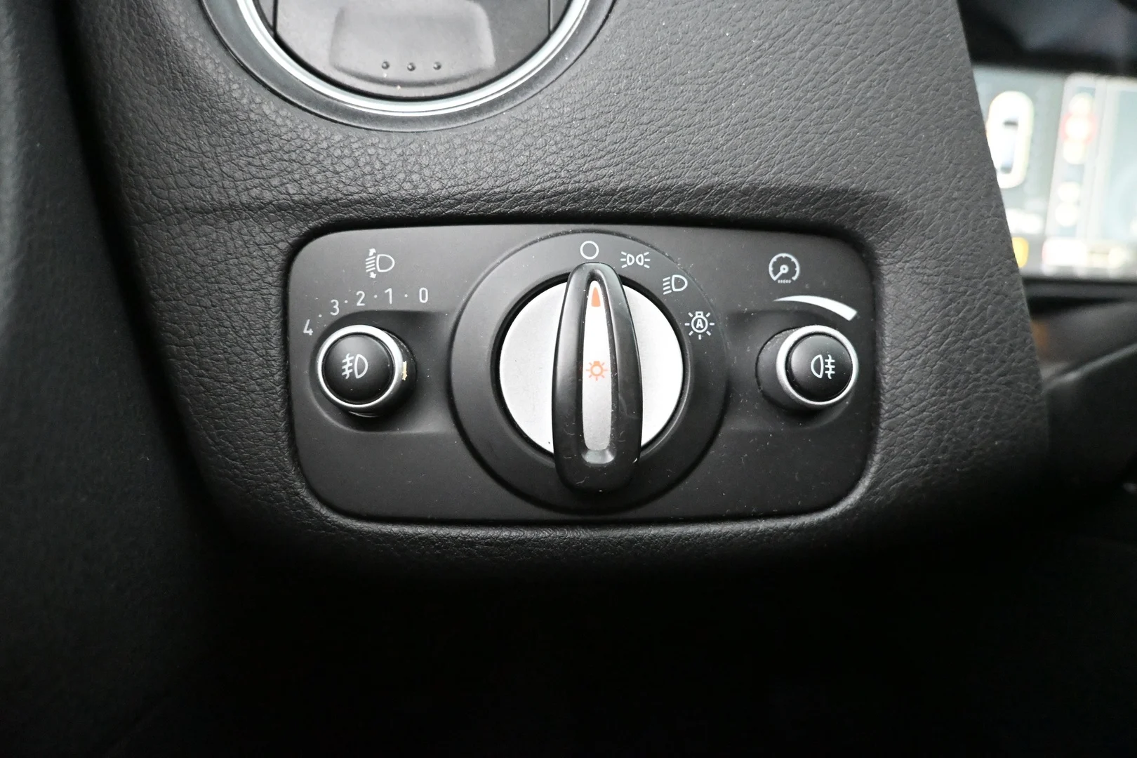 Car Image - 5KNz8YVX6r0tbtXjGzbpJh