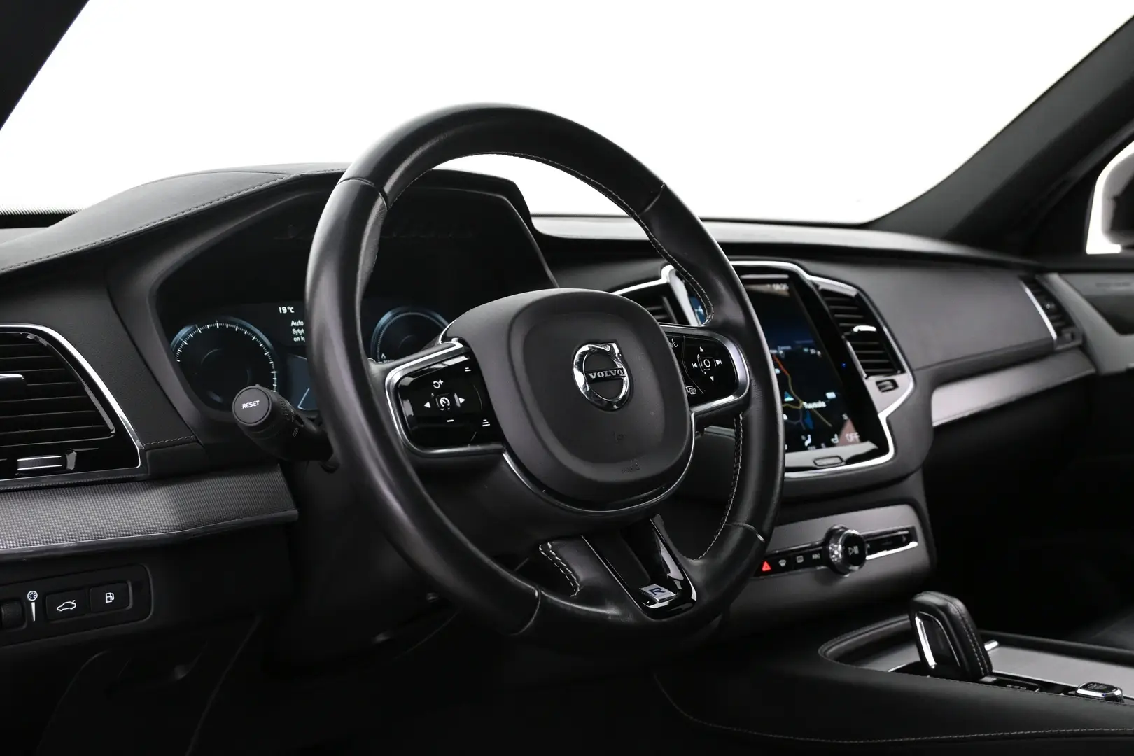 Car Image - 3vTpLUO9CXhuJhwWhlcQRe