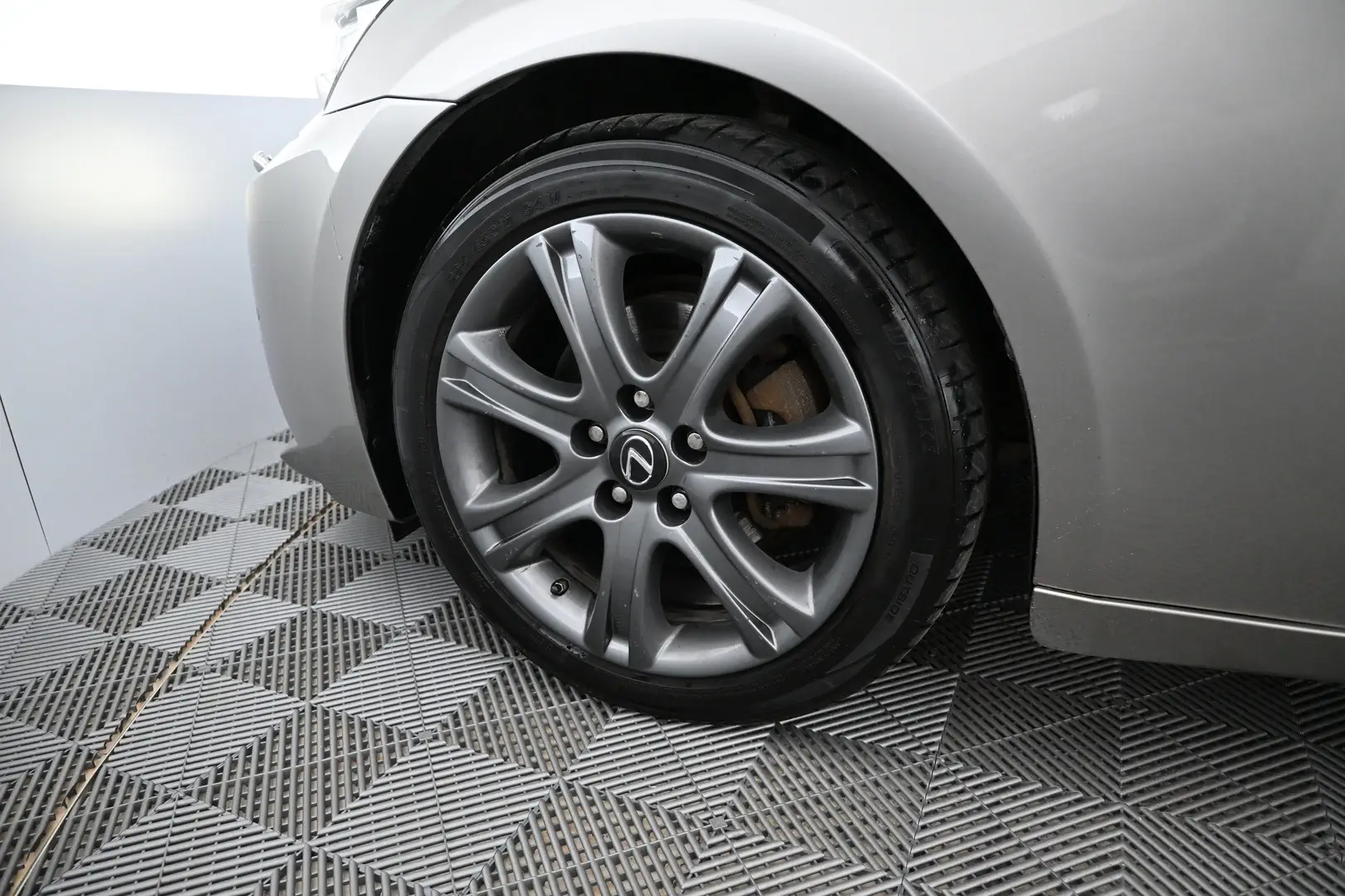 Car Image - 4lfQB3mO3gS1PAb1aFEYYR