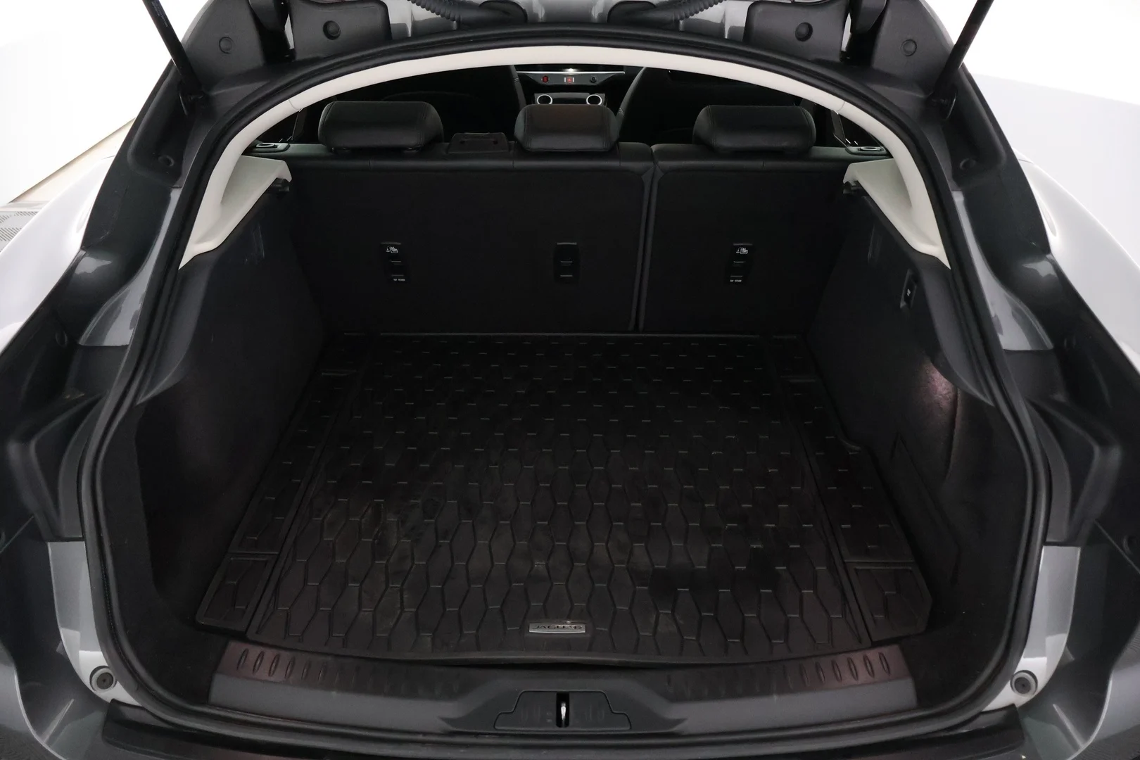 Car Image - 28n93X5WGVX9J91S1fyi4P