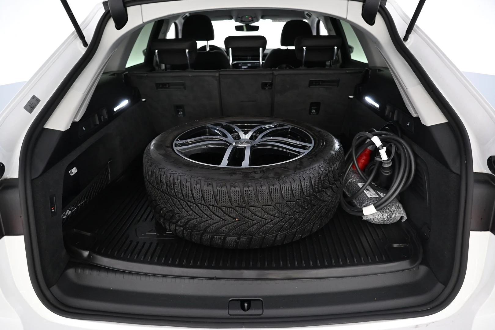 Car Image - 4TVGClKVJdrNRs4joIWB3j