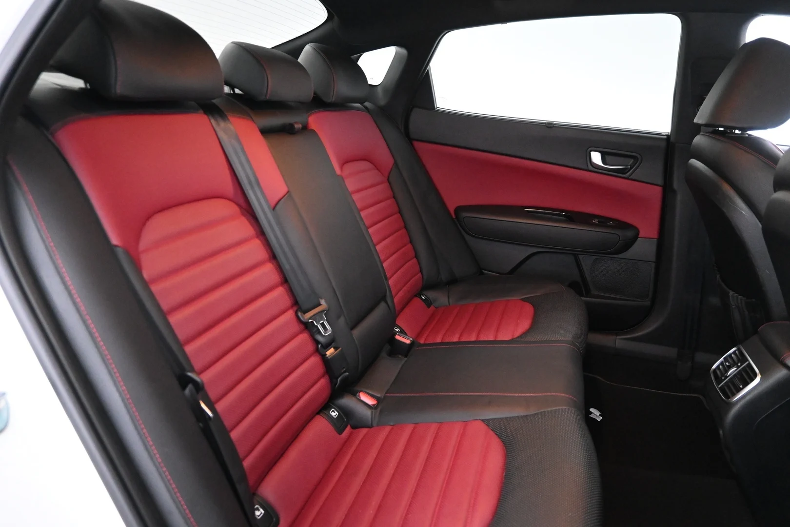 Car Image - 7qYmFHPngj3AO2iCImQBnr