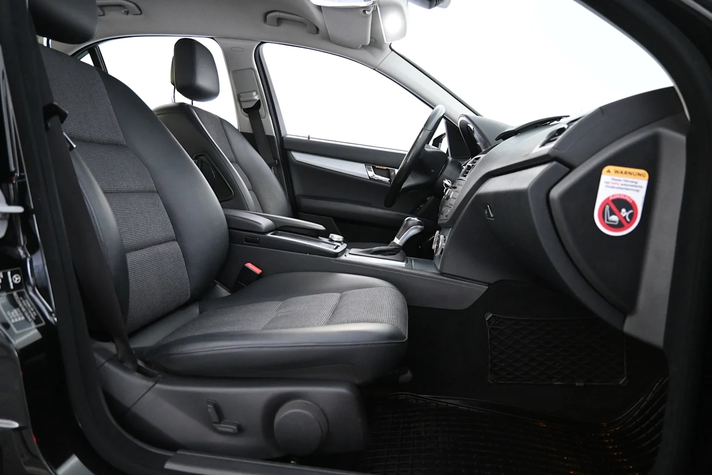 Car Image - 2uSTUyxaThj2RpPXIGzKLA