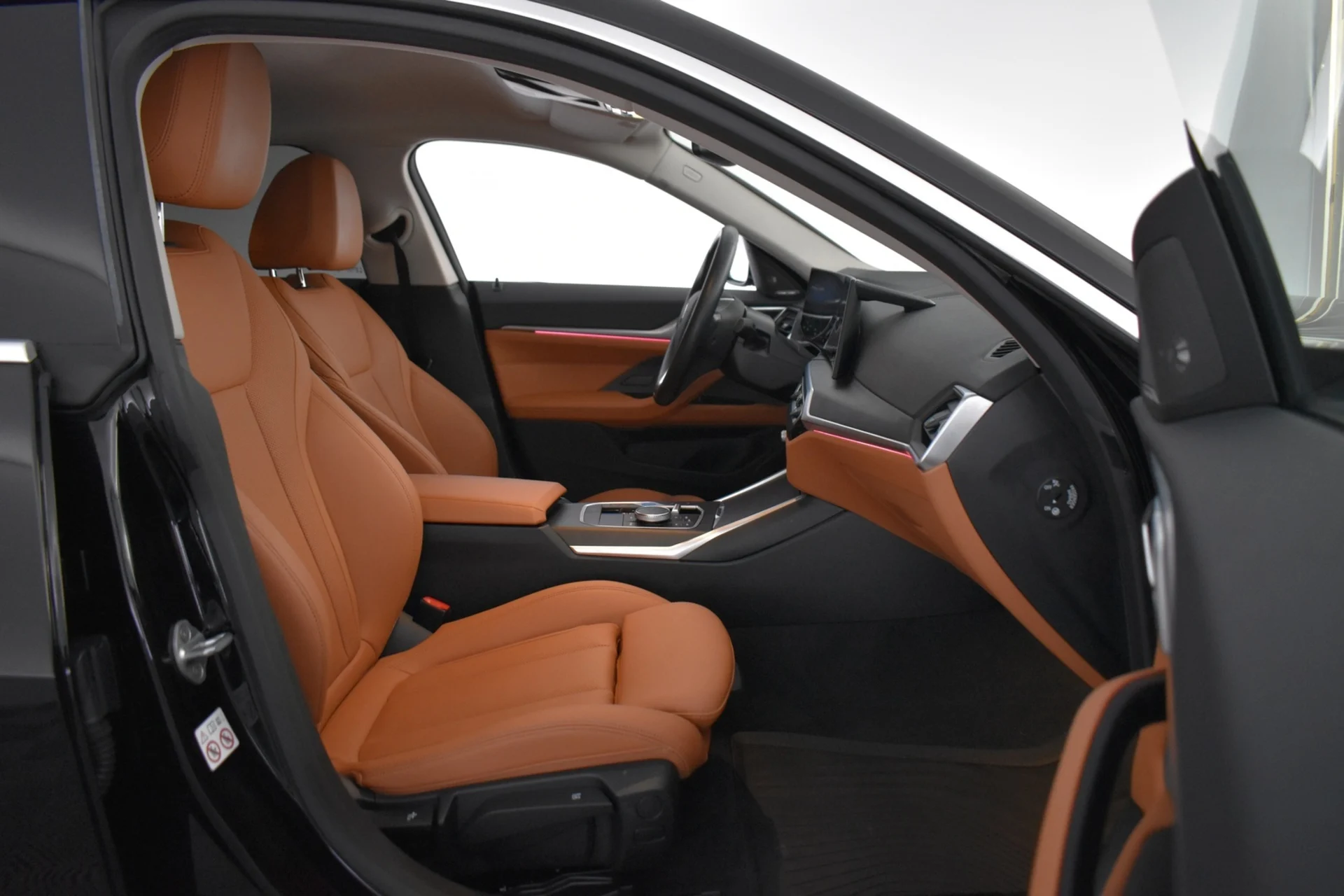 Car Image - 6IYs3Tz4vNO869Qqaoiyen