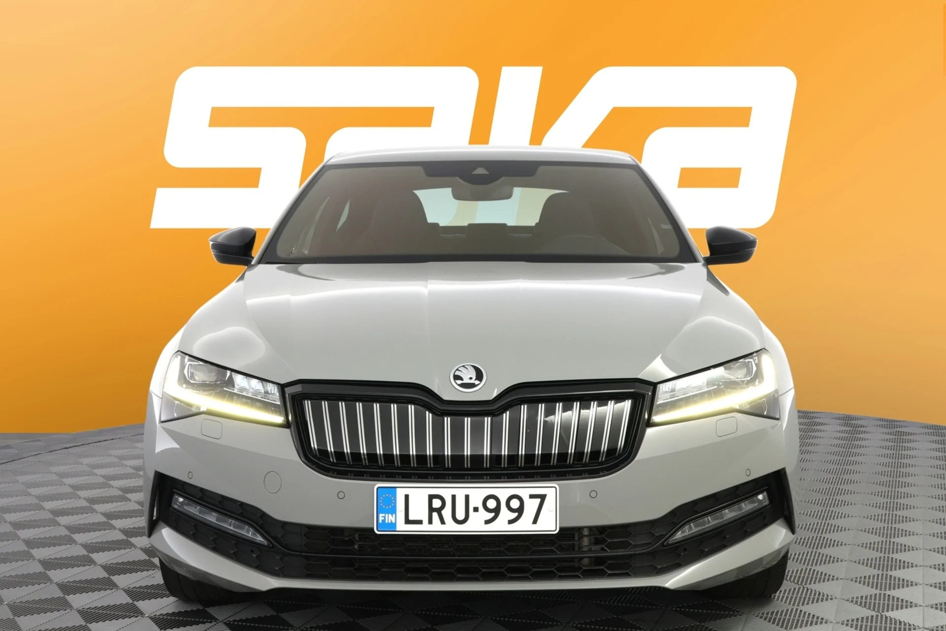 Car Image - 5km0q8TQandejX8AowCNWD