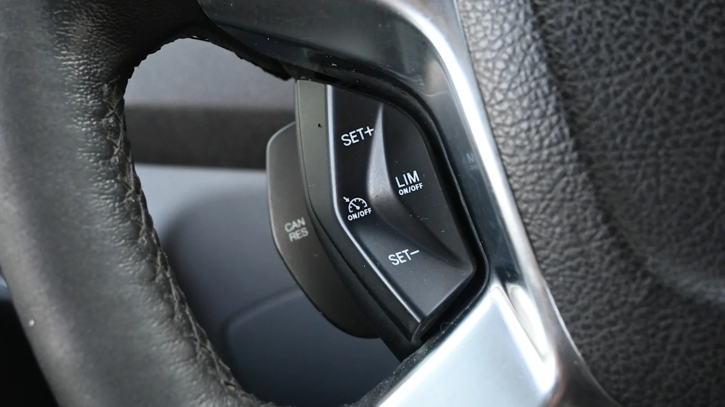 Car Image - 1IQYysiV5ql9tqJBga0QzI