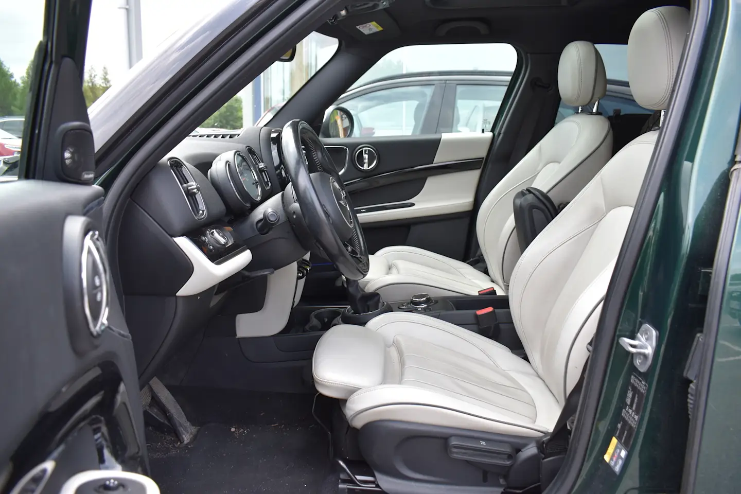 Car Image - 6da26LLYS5MV2oKUA1M9aV