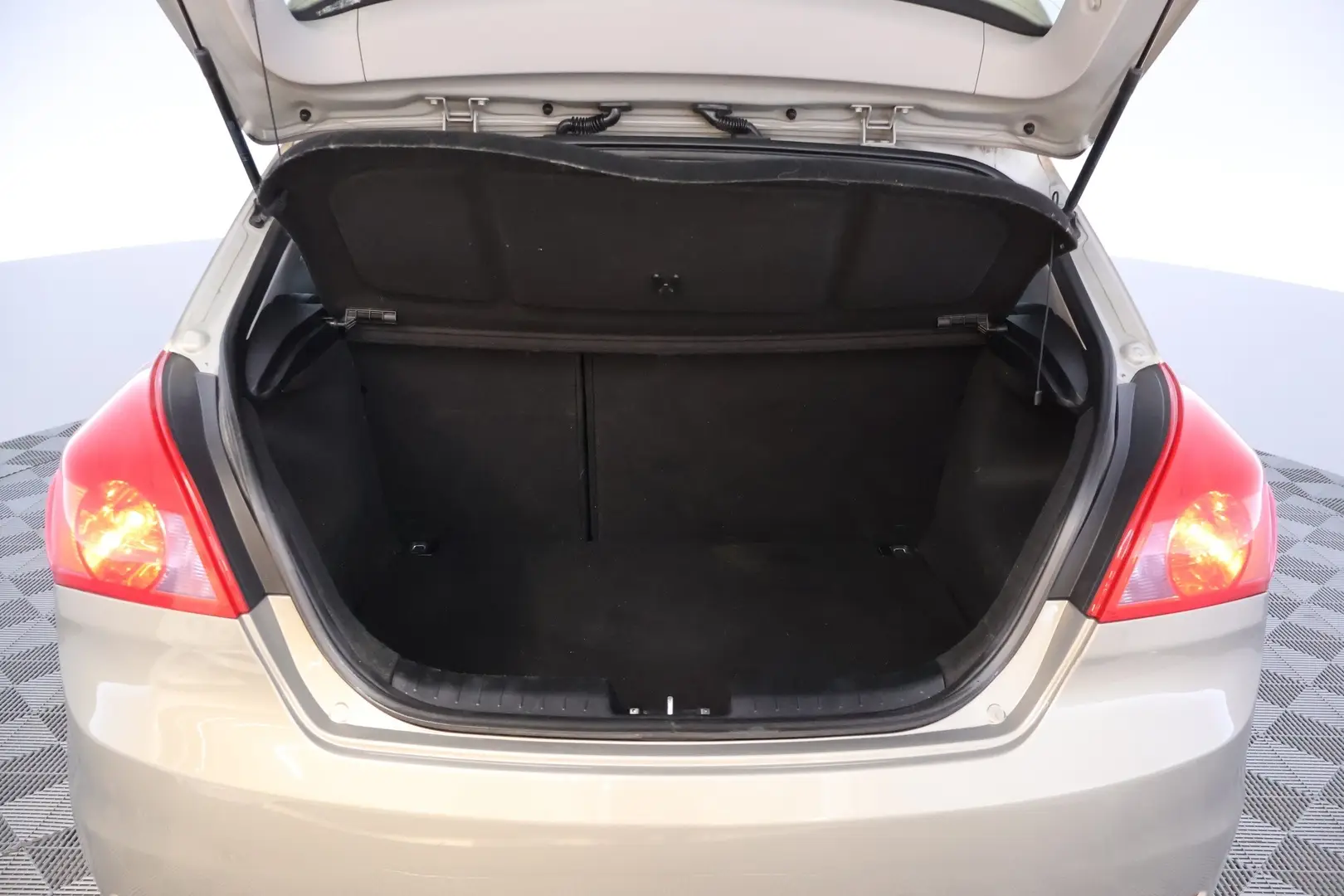 Car Image - 2J4d8lELZW06rYjNj1qARk